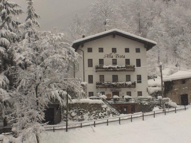 Albergo Alla Trota Pulfero Exterior foto